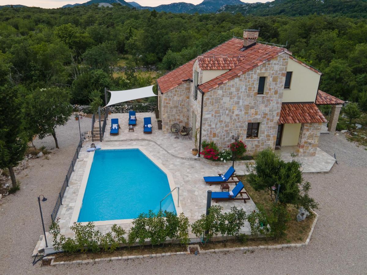 נאום Villa Ilir מראה חיצוני תמונה