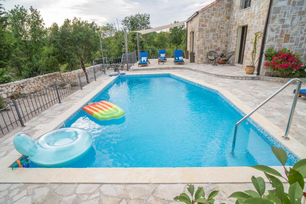 נאום Villa Ilir מראה חיצוני תמונה