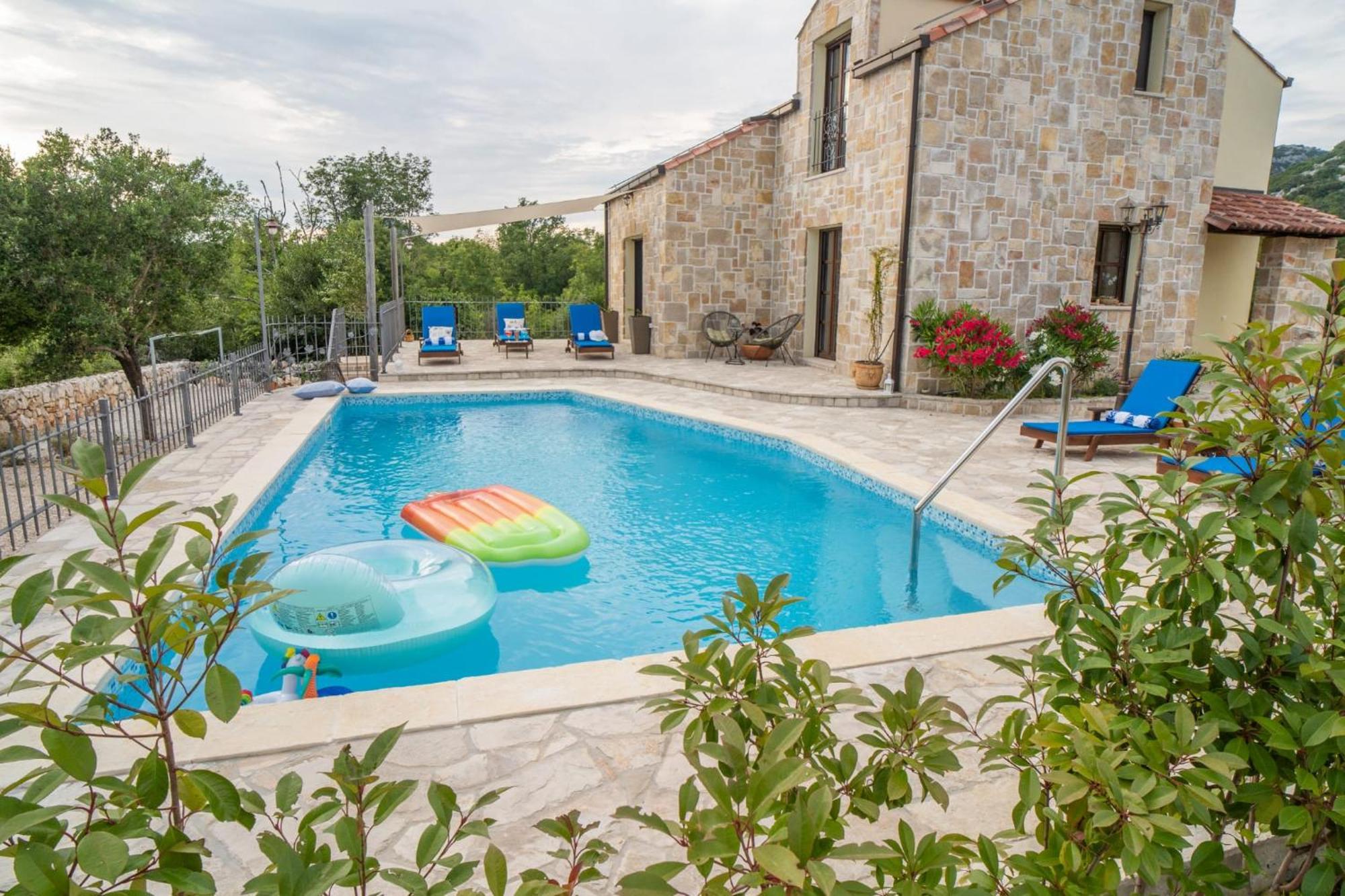 נאום Villa Ilir מראה חיצוני תמונה